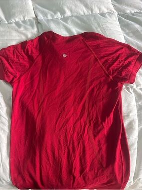 lululemon athletica Men's Bright Red Short-Sleeve Performance Tee